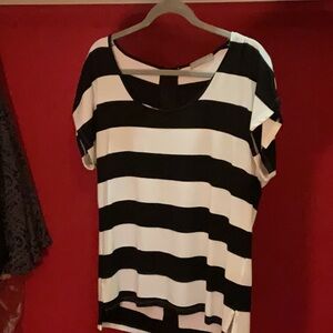 Black and white top  buttons down the back